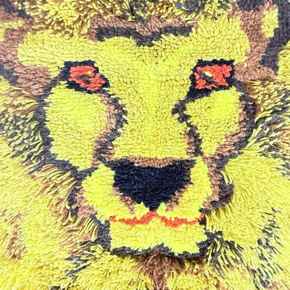 Vintage 1970s Lion Handmade Latch Hook Rug Wall Hanging Fiber Art - Cleaned 36